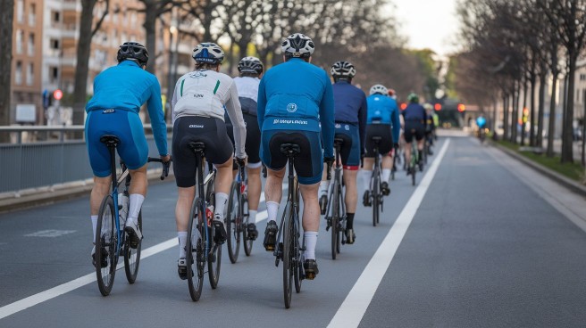 a-photo-of-a-group-of-cyclists-riding-in-dzpj1ovitwcpwasueuygow-n1x13mmcq-6a3hk4t1x4eq